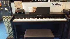 Yamaha CLP725R Rosewood Clavinova Digital Piano 